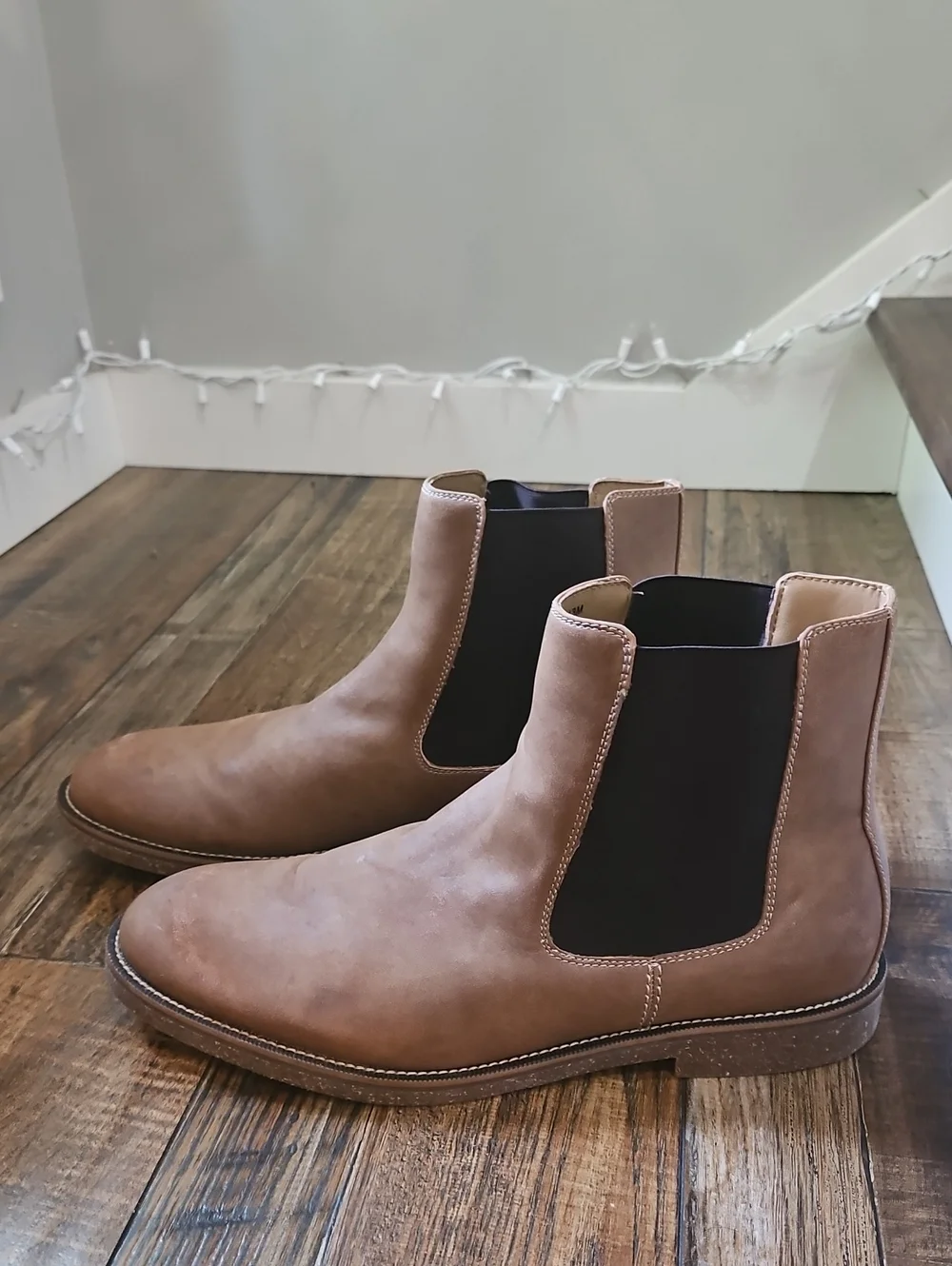 Dockers Men's Brown Chelsea Boots with Black Elastic Panels